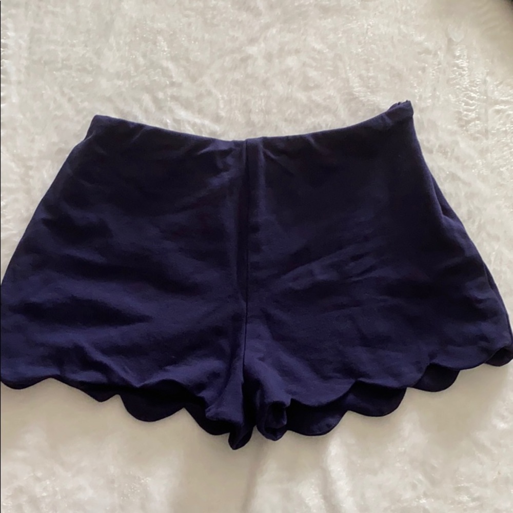 Aqua women’s blue scalloped shorts size small